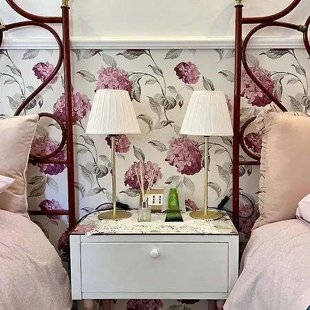 - La Bed & Breakfast 3*