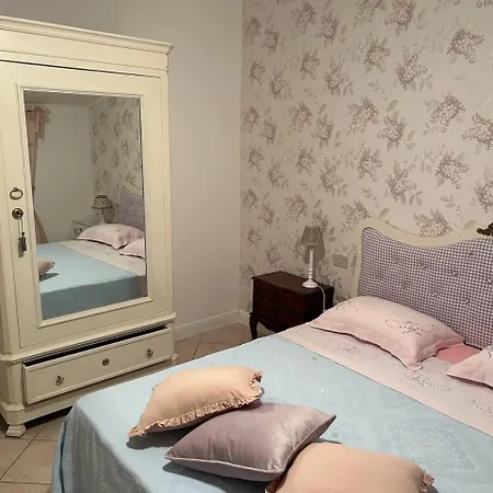 - La Bed & Breakfast