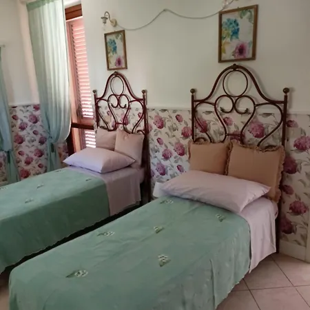 - La Bed & Breakfast