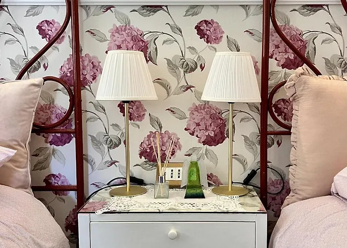 - La Bed and Breakfast 3*