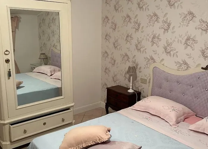 - La Bed and Breakfast